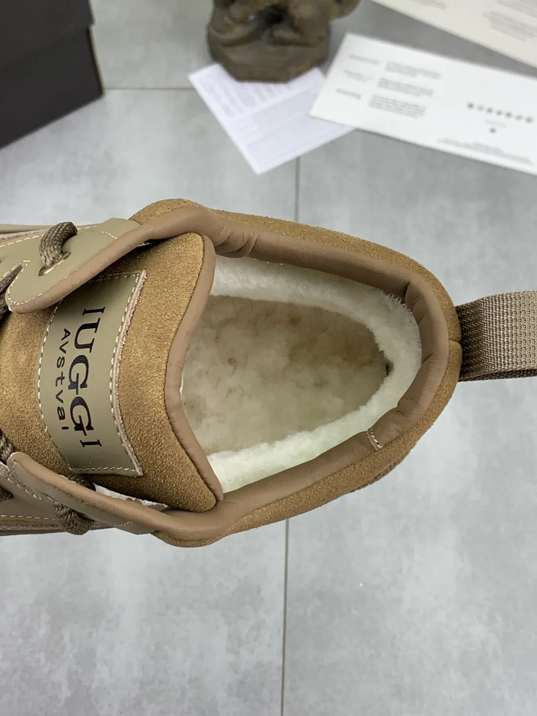 Men's shoes 💰P640 New IUGGI New New Tire Men's Shoes Real cowhide on the outside, Australian wool on the inside, light and easy to put on, brand logo, full of high-end feel, men's style! Men's style! Rarely seen in the market are retro outdoor shoes. They look great on the feet. Mainly because they are so stylish, comfortable and versatile. Color: black, gray, maroon. Size: 39-44